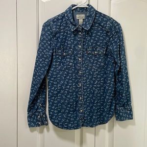 Women’s Levi’s jean button down